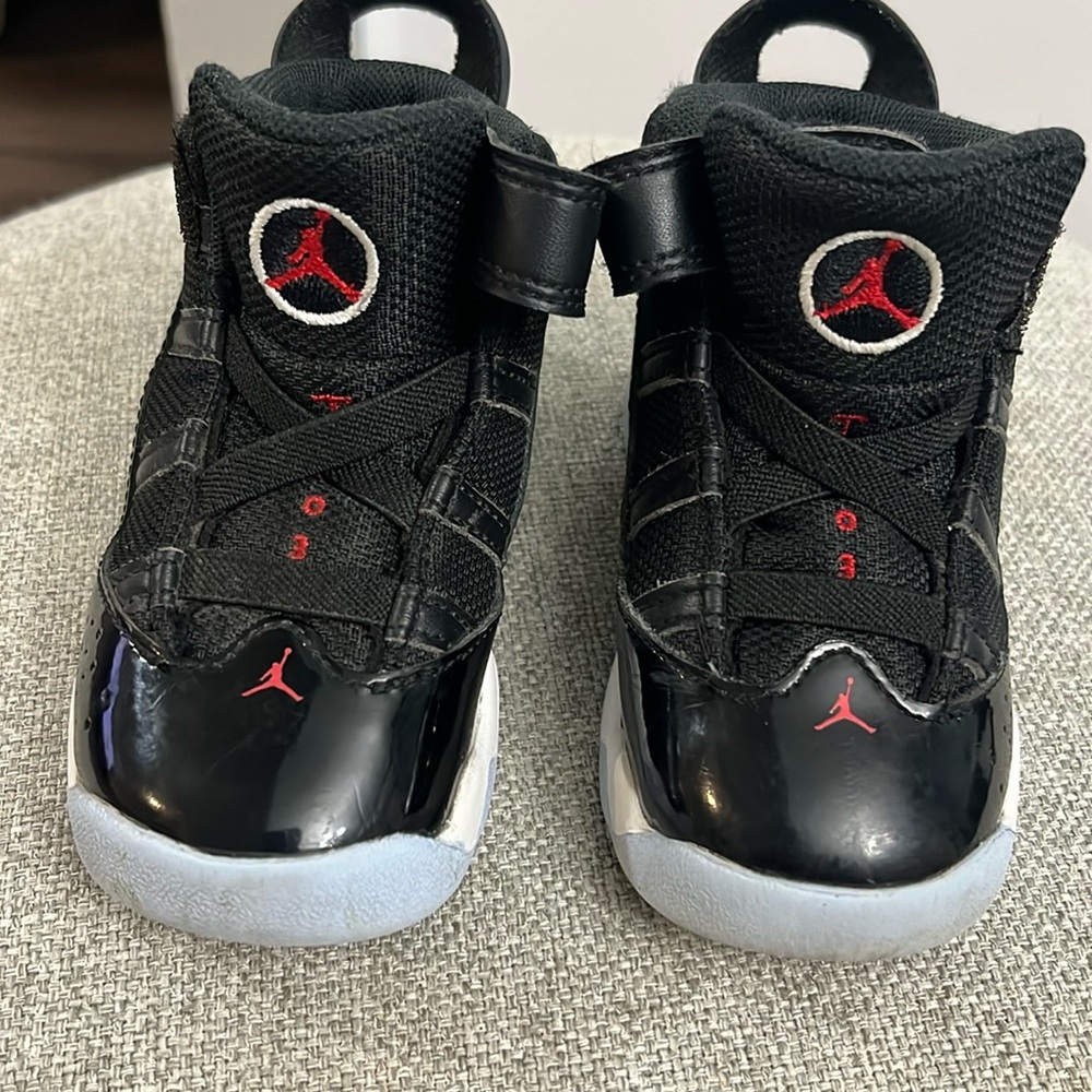 Toddler Jordan Two3 high top black and red